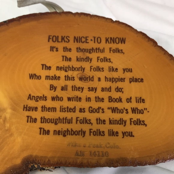Vintage Novelty Wood Slice Wall Plaque Sign Souvenir ~ “Folks Nice To Know”… - Picture 2 of 9